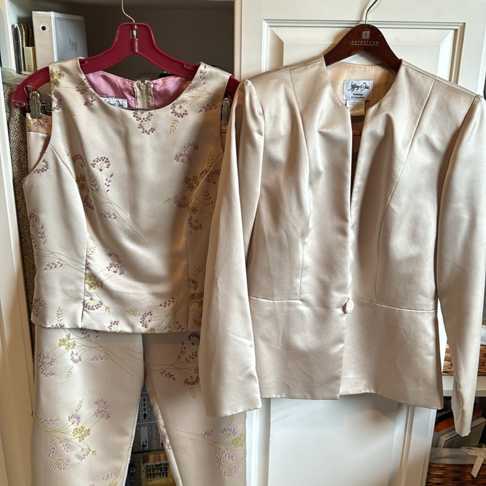 Jeffrey & Dara Evenings by Tom Barra 3 Piece Suit Set